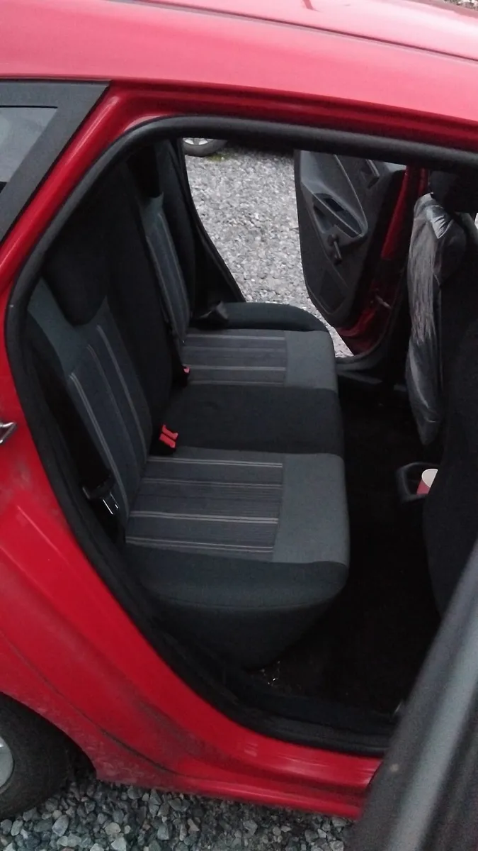 Ford Fiesta 2010 - Image 2
