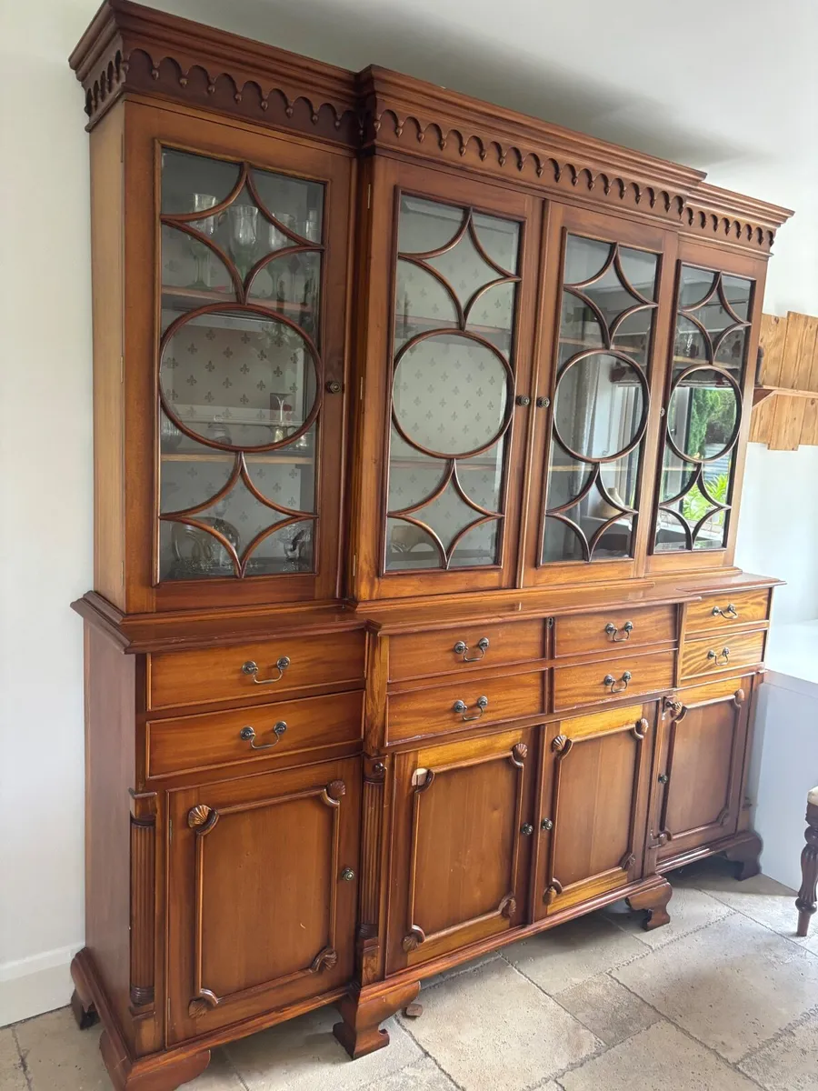 Vintage mahogany glass cabinet - Image 1