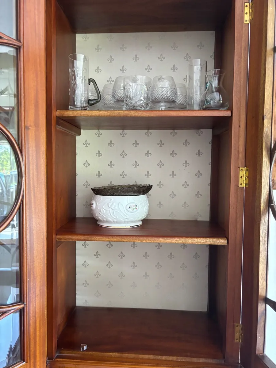 Vintage mahogany glass cabinet - Image 4
