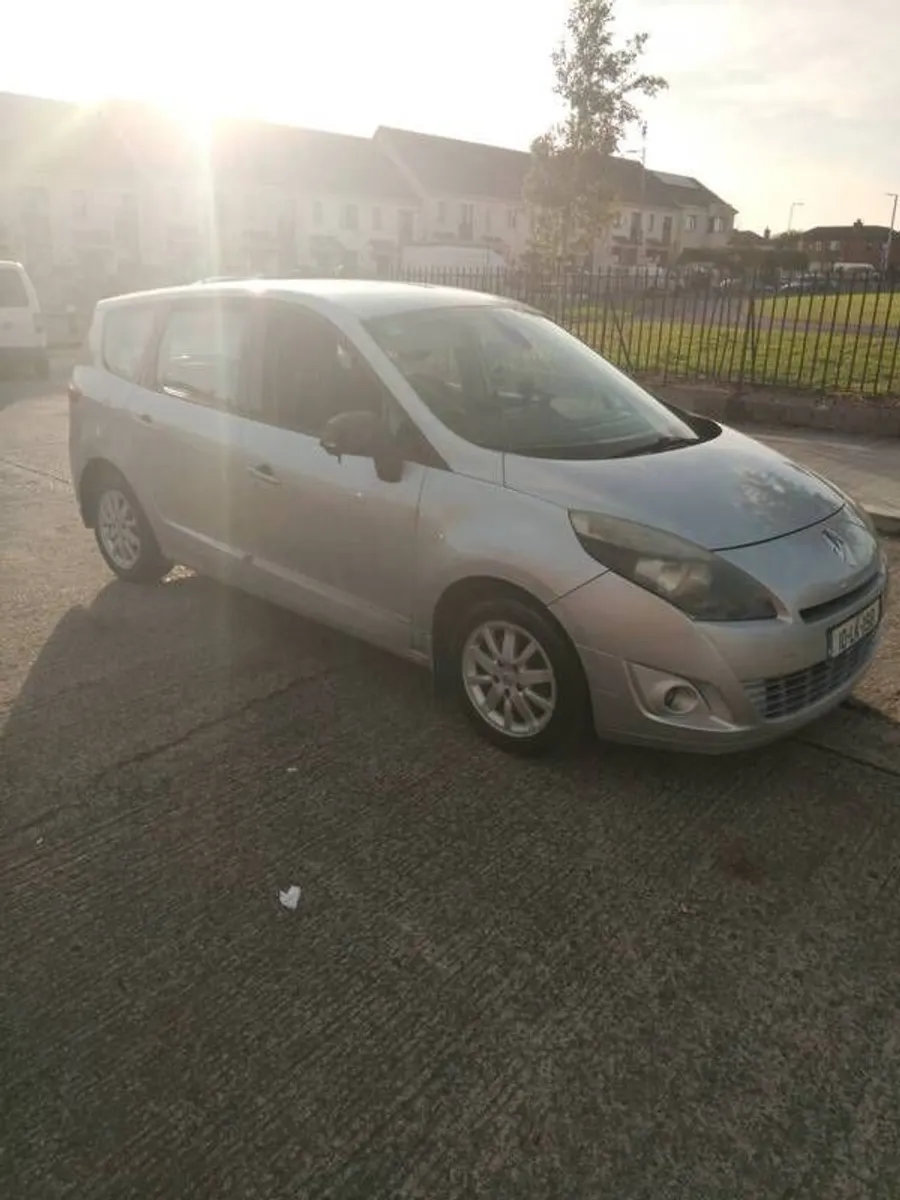 2010 Renault Grand Scenic - Image 2