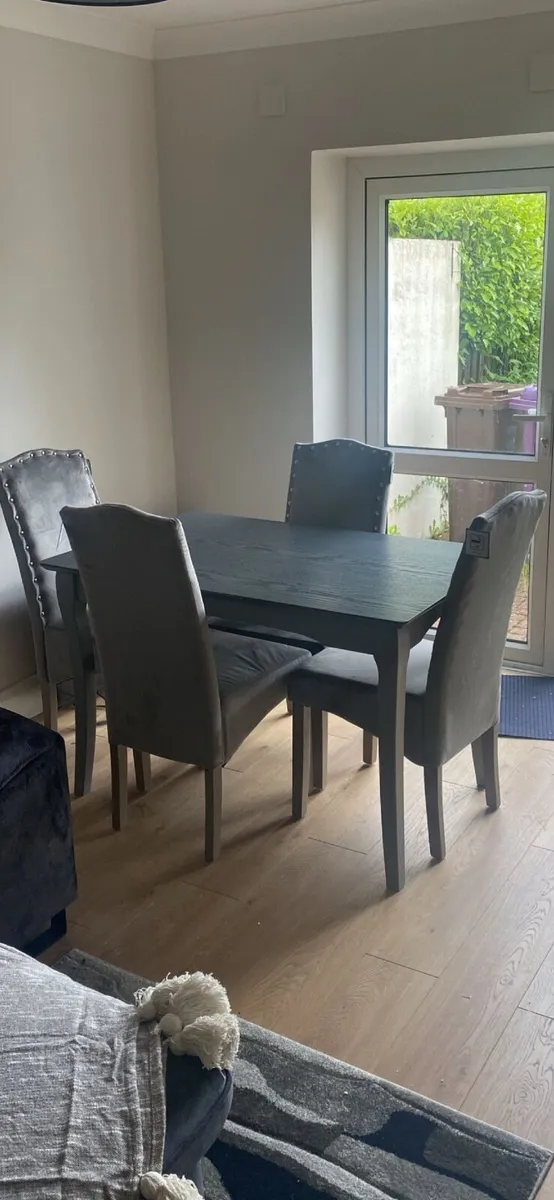 Table & chairs