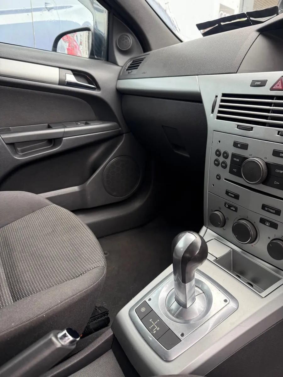 VAUXHALL ASTRA AUTOMATIC - Image 3