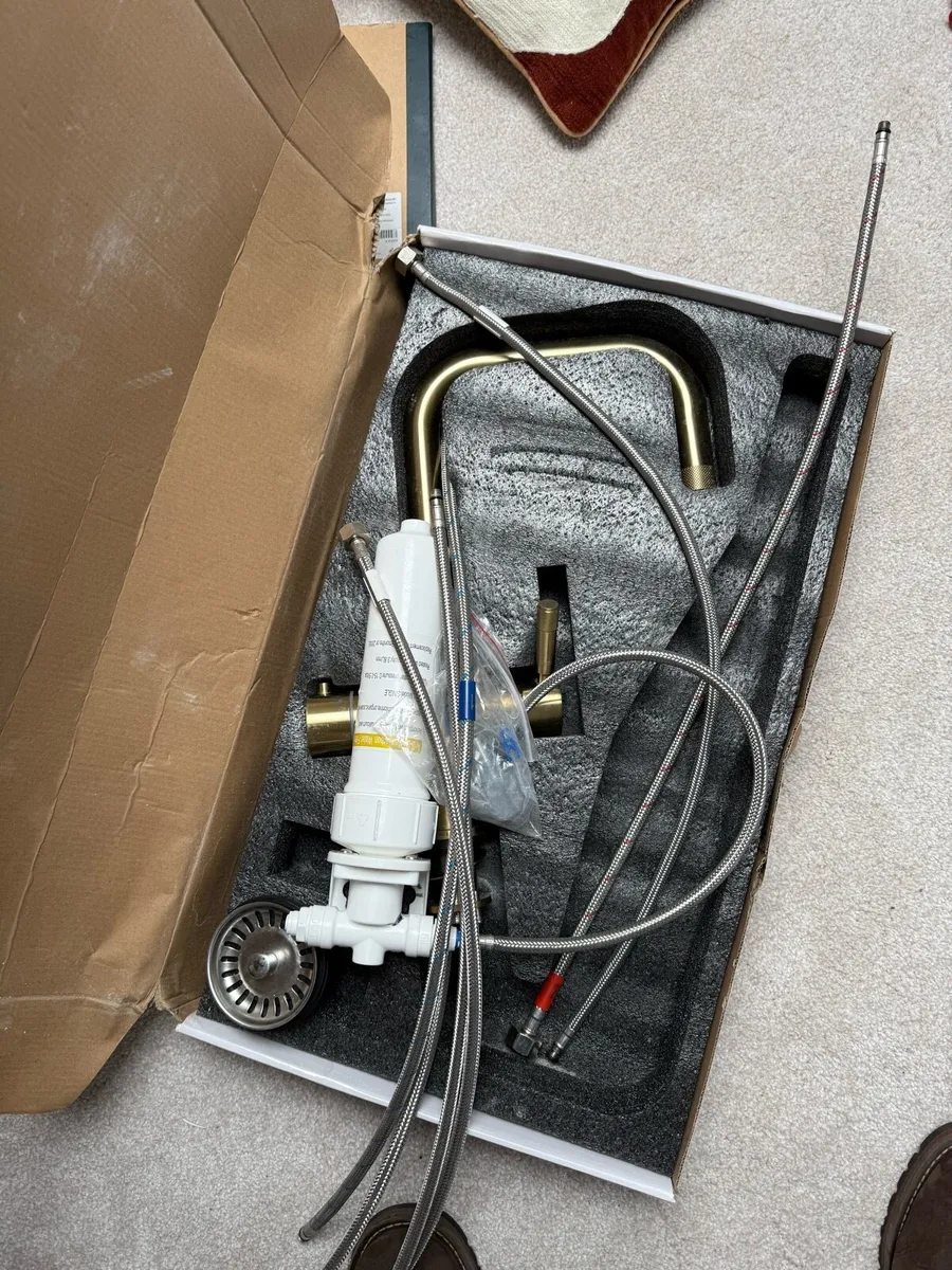 Boiling water tap, boiler and insinkerator - Image 1