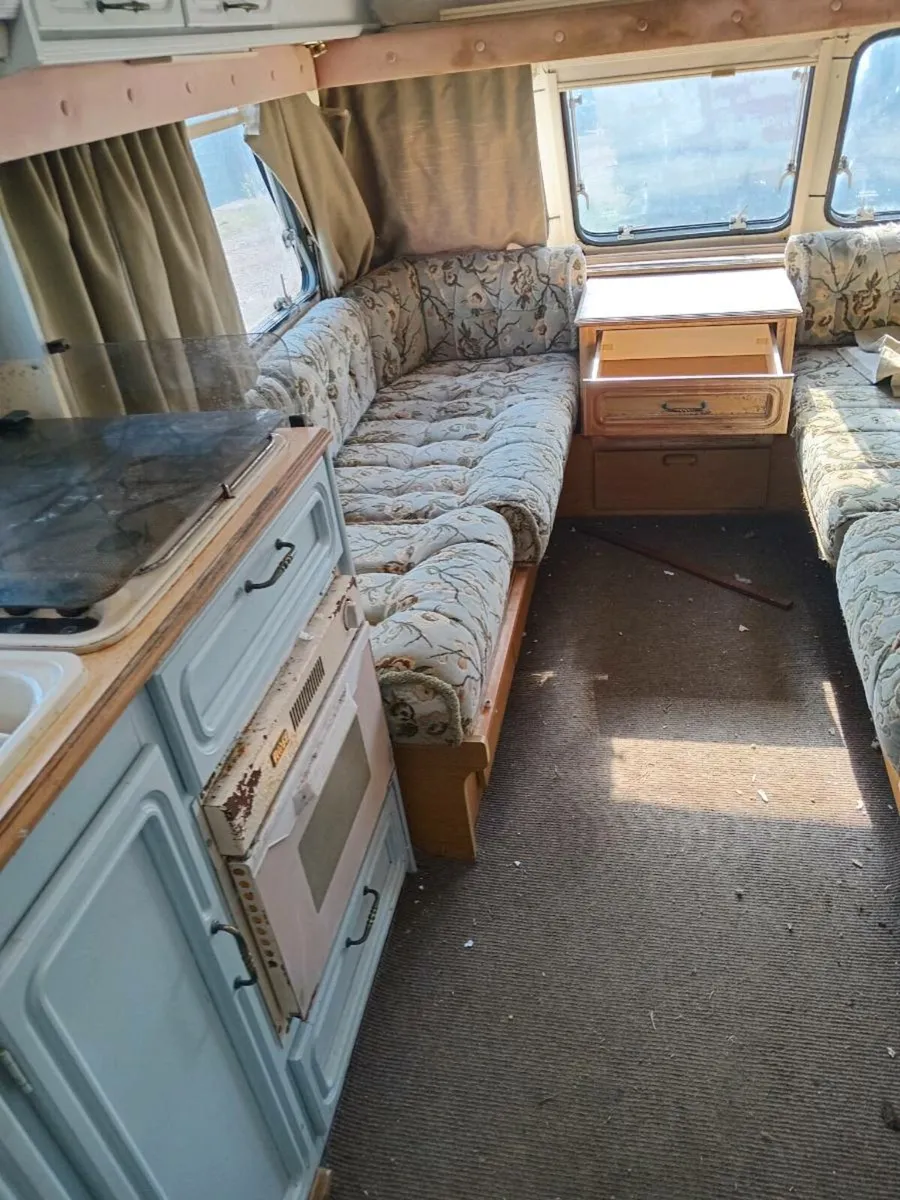 Caravan - Image 3