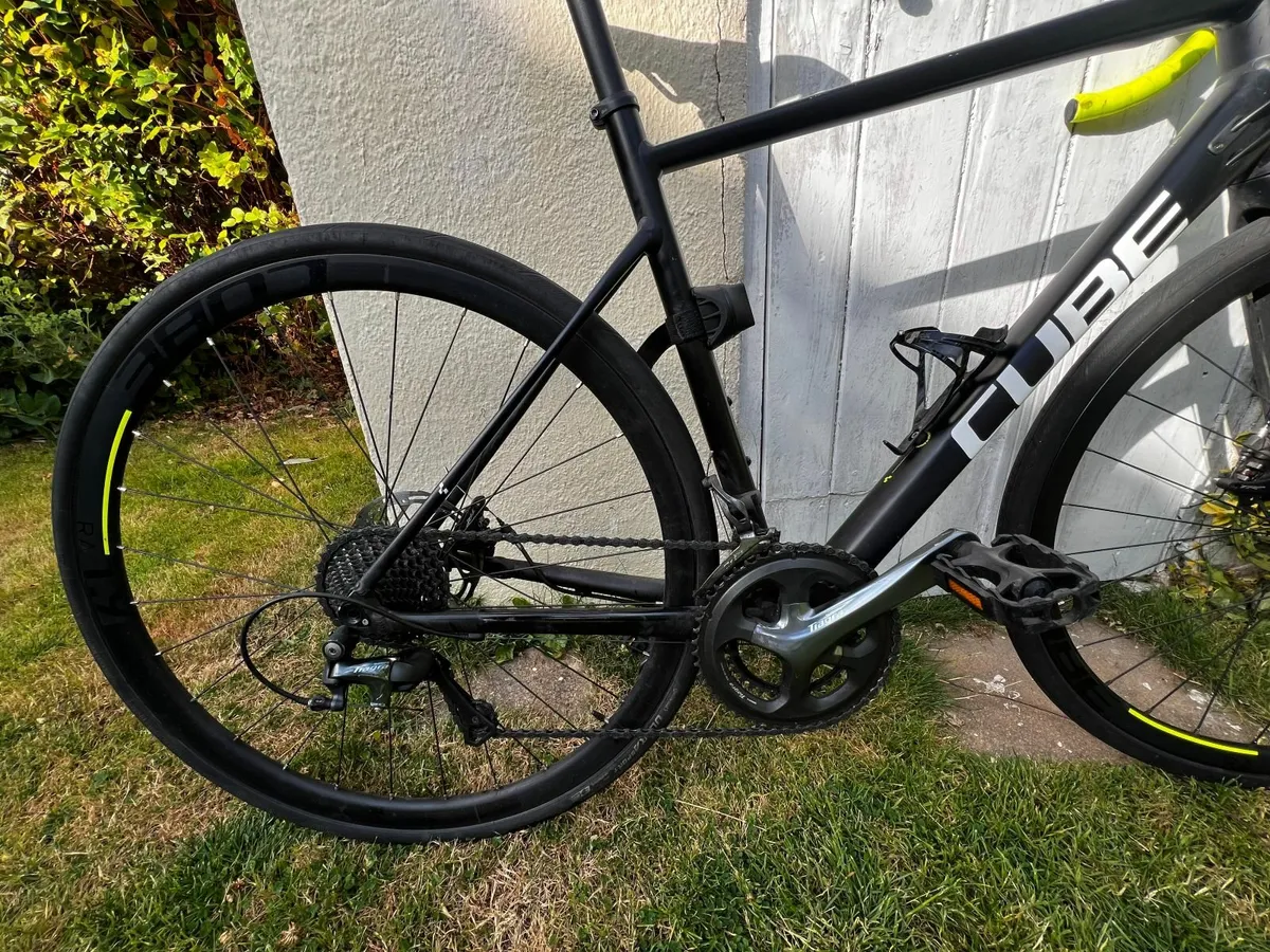 Cube Attain Road Bike 56M - Image 3