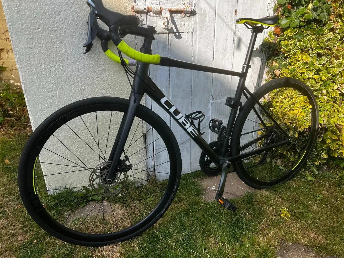 Cube Attain Road Bike 56M - Image 4