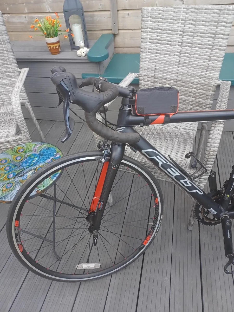 Felt racing bicycle 53 cm with extras in new condi - Image 1