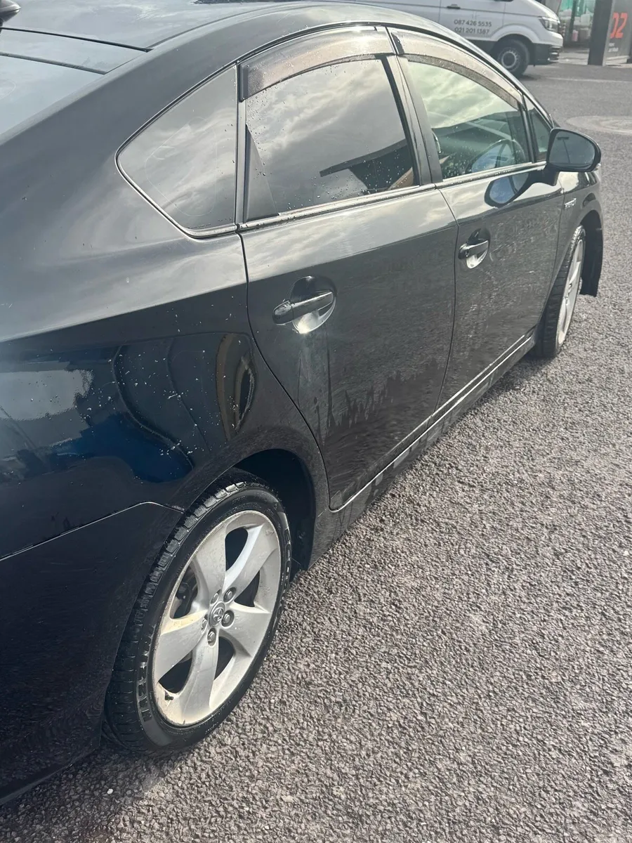 Toyota Prius - Image 4