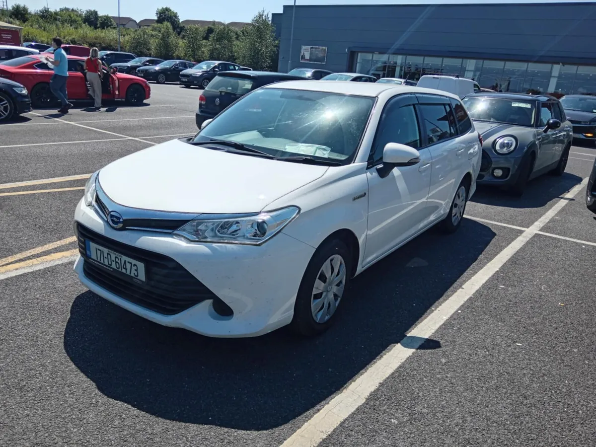 Automatic Toyota Corolla hybrid - Image 2