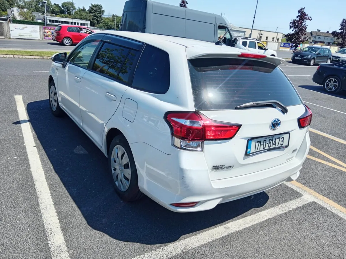 Automatic Toyota Corolla hybrid - Image 3