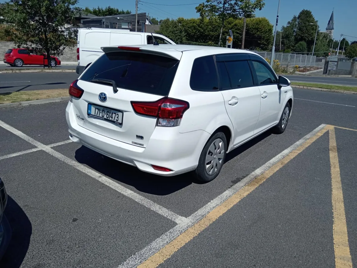 Automatic Toyota Corolla hybrid - Image 4