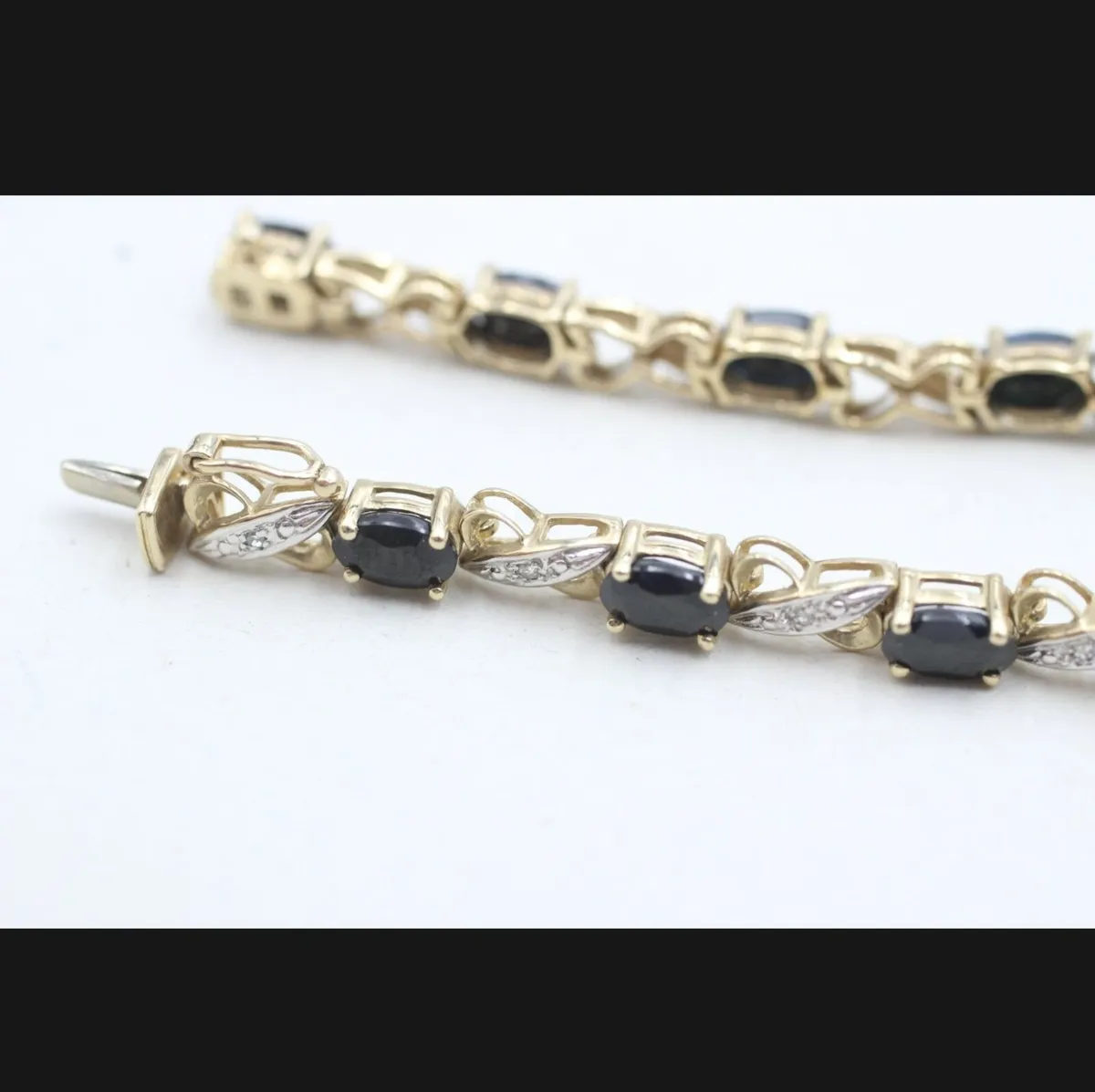 Diamond yellow gold tennis bracelet with sapphires - Image 3