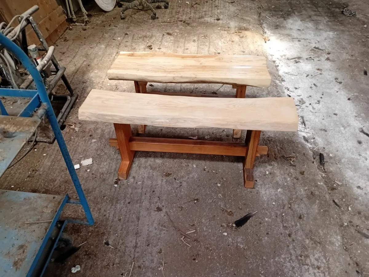 Antique head and base sets and furniture - Image 2
