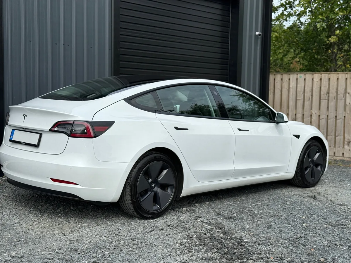 211 Tesla Model 3 Standard Range Plus - Image 2
