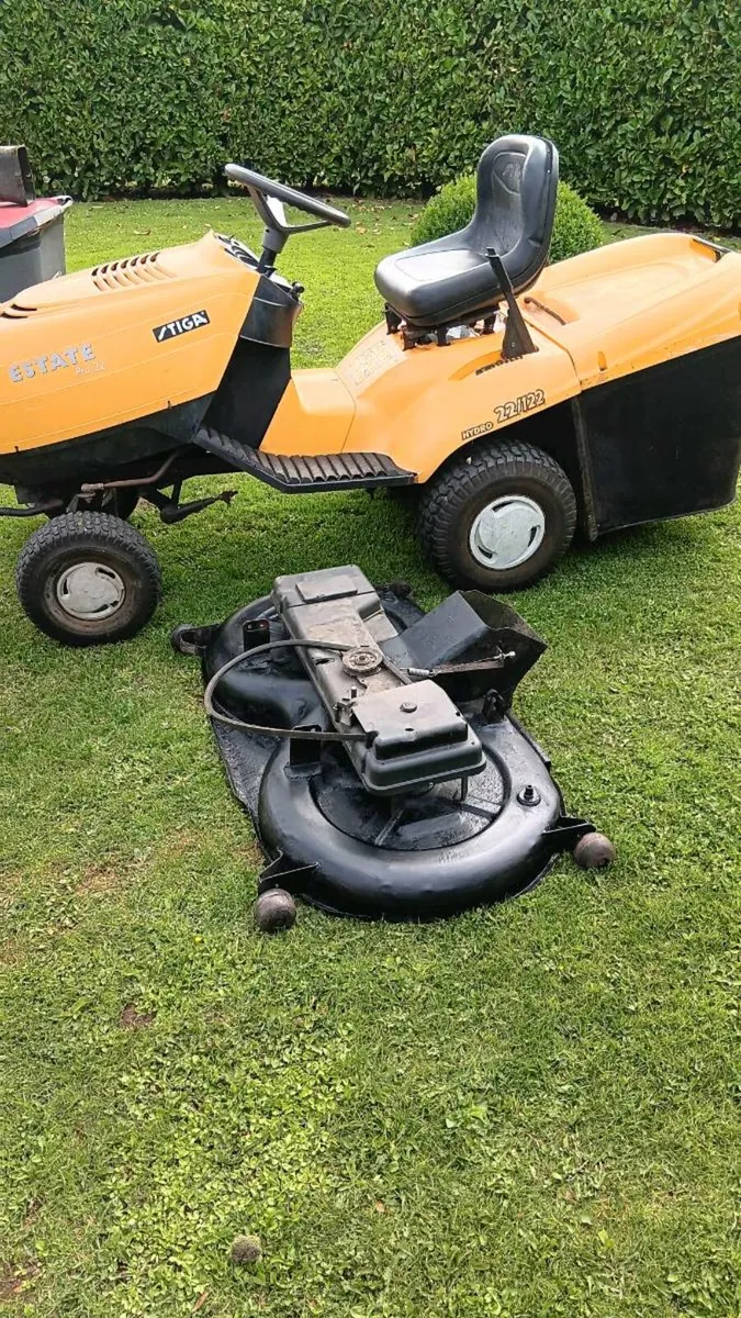 Stiga 22hp twin cylinder Briggs,  4ft deck - Image 4