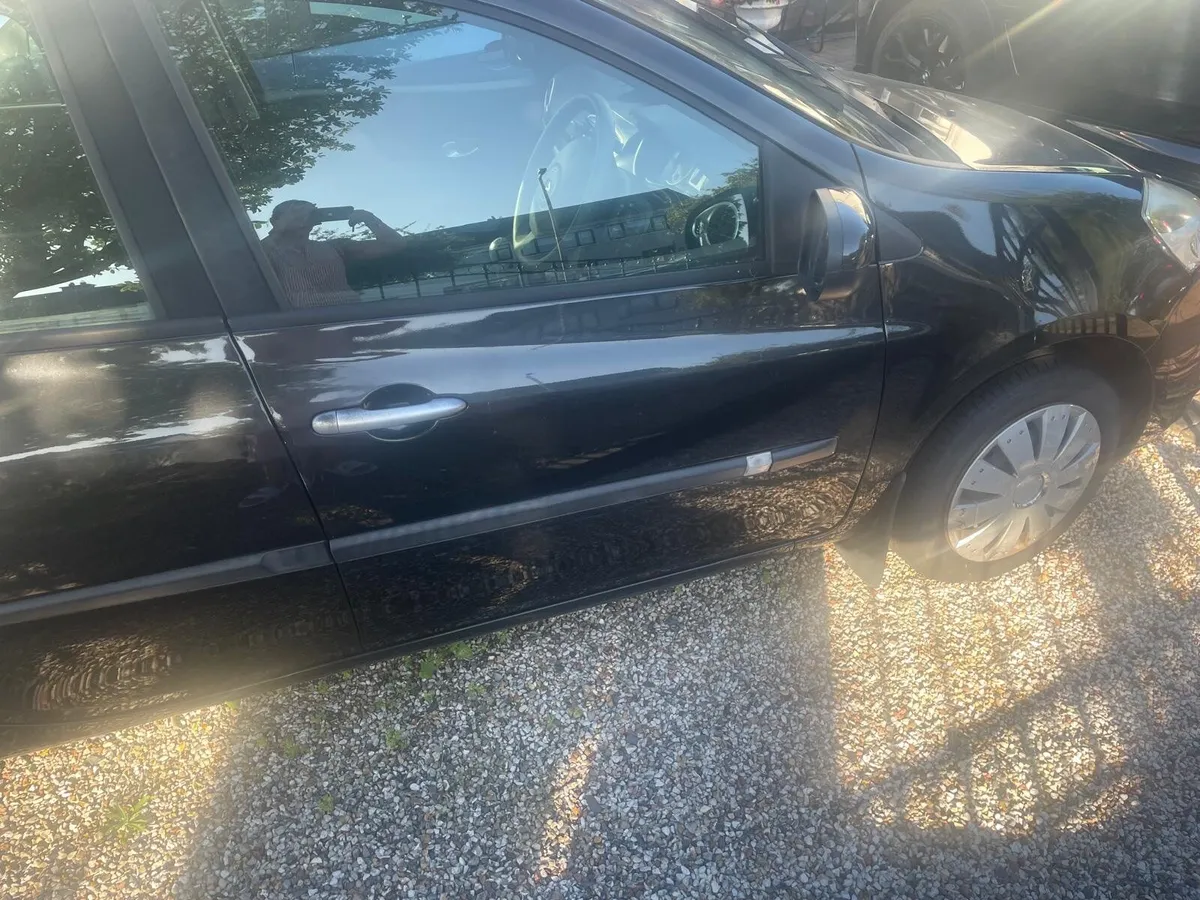 Renault Clio 2010 - Image 2