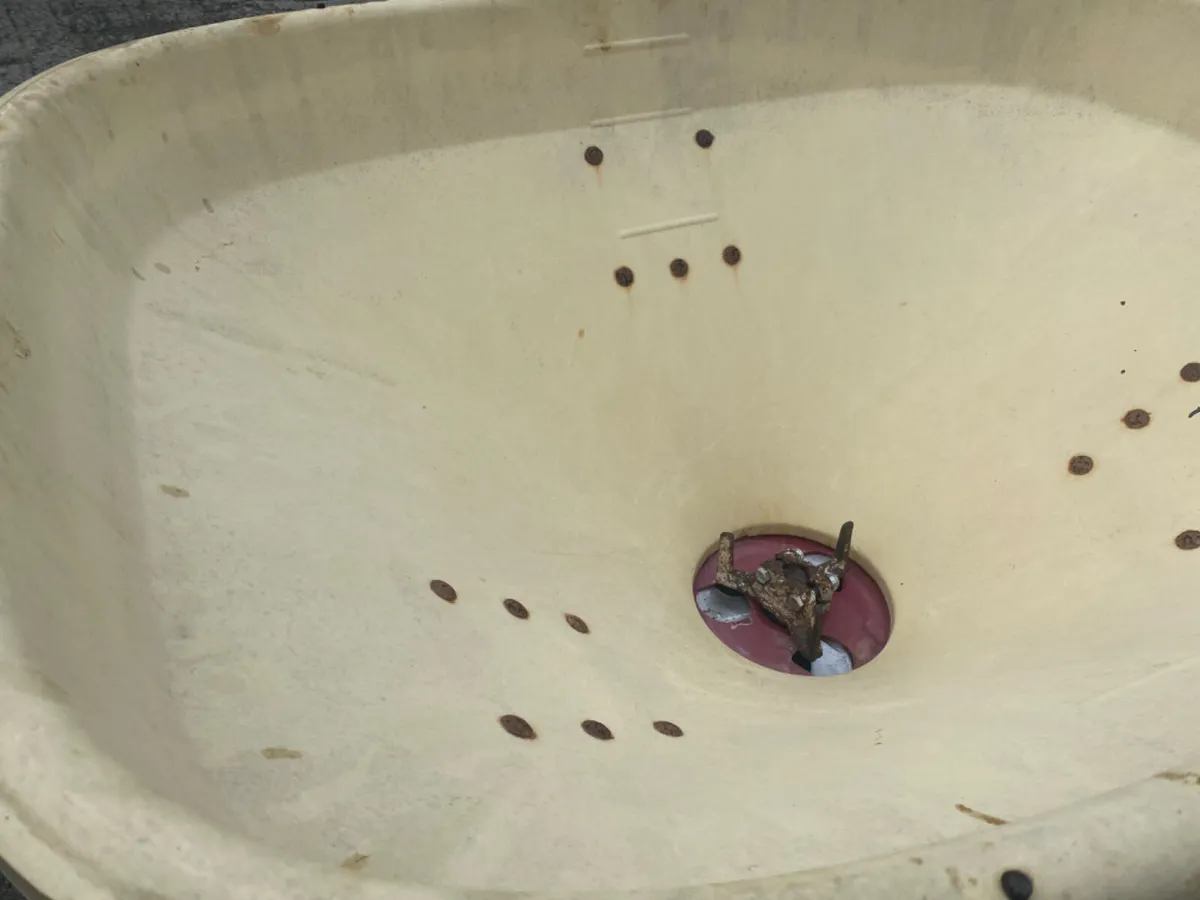 Vicon fertiliser spreader - Image 3