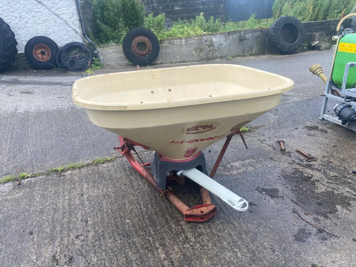 Vicon fertiliser spreader - Image 2