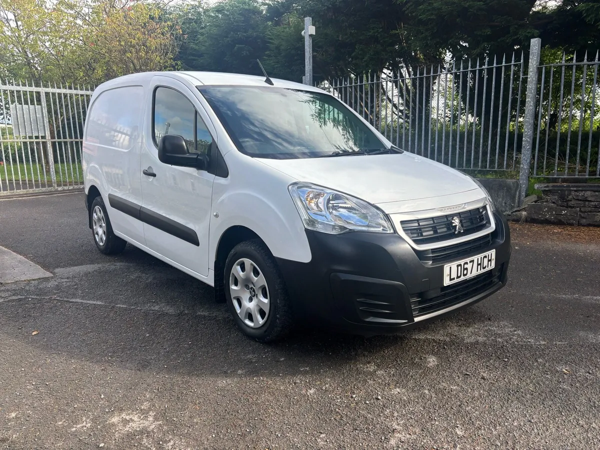 2017 (172) Peugeot Partner 1.6 Professional - Image 1