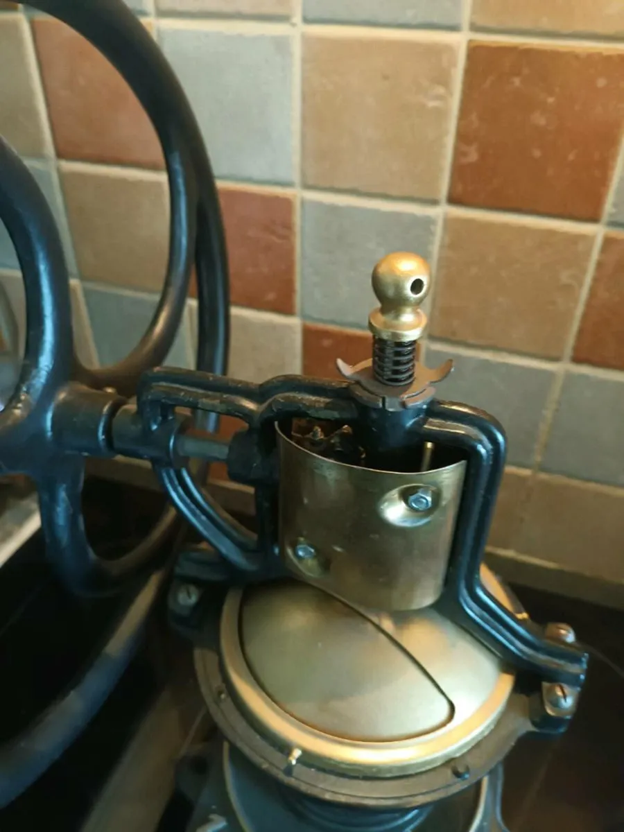 Antique coffee grinder - Image 1