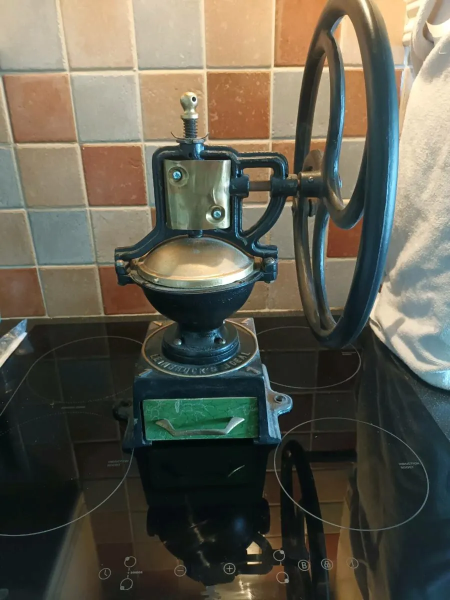 Antique coffee grinder - Image 2