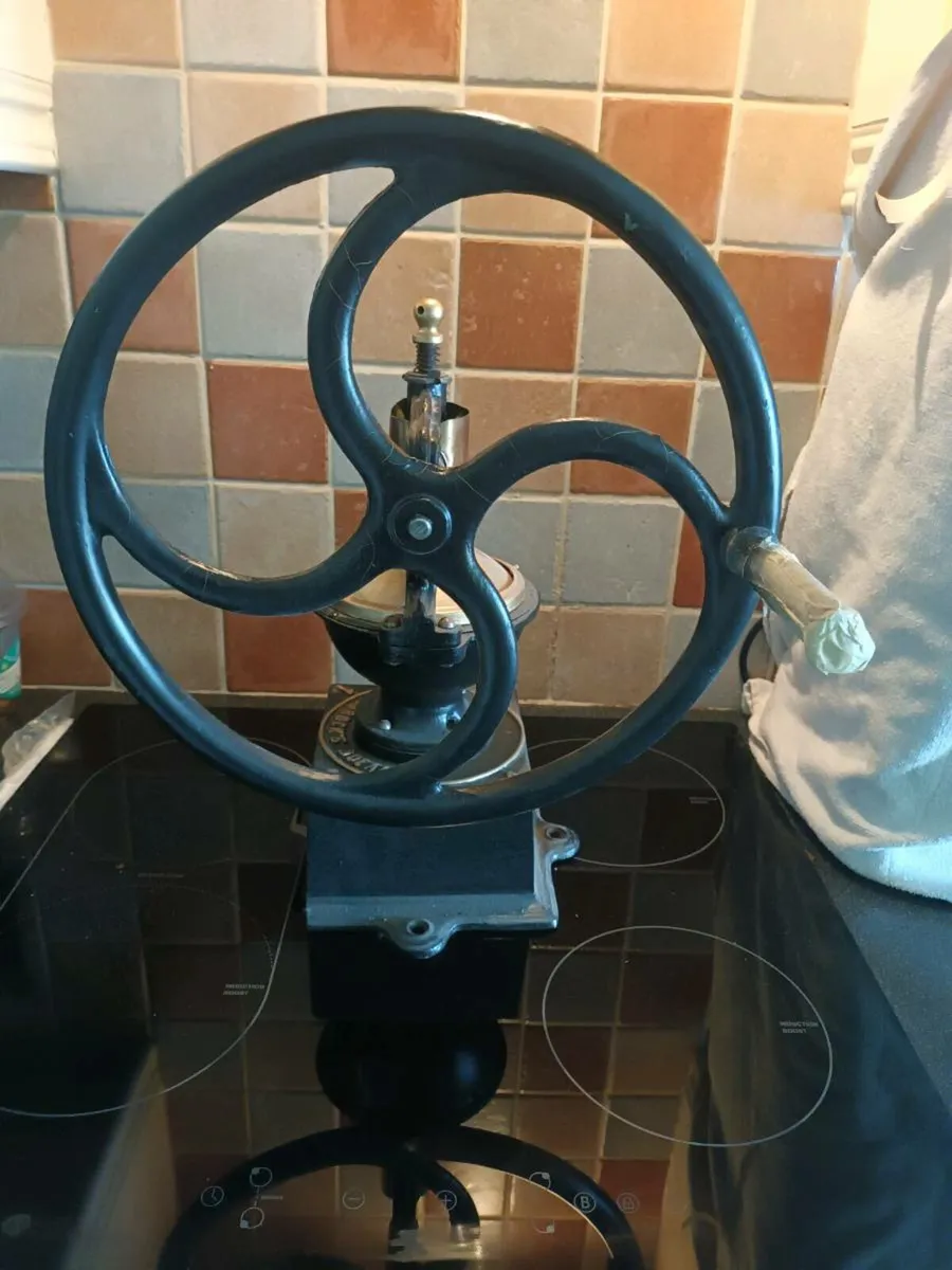 Antique coffee grinder - Image 3
