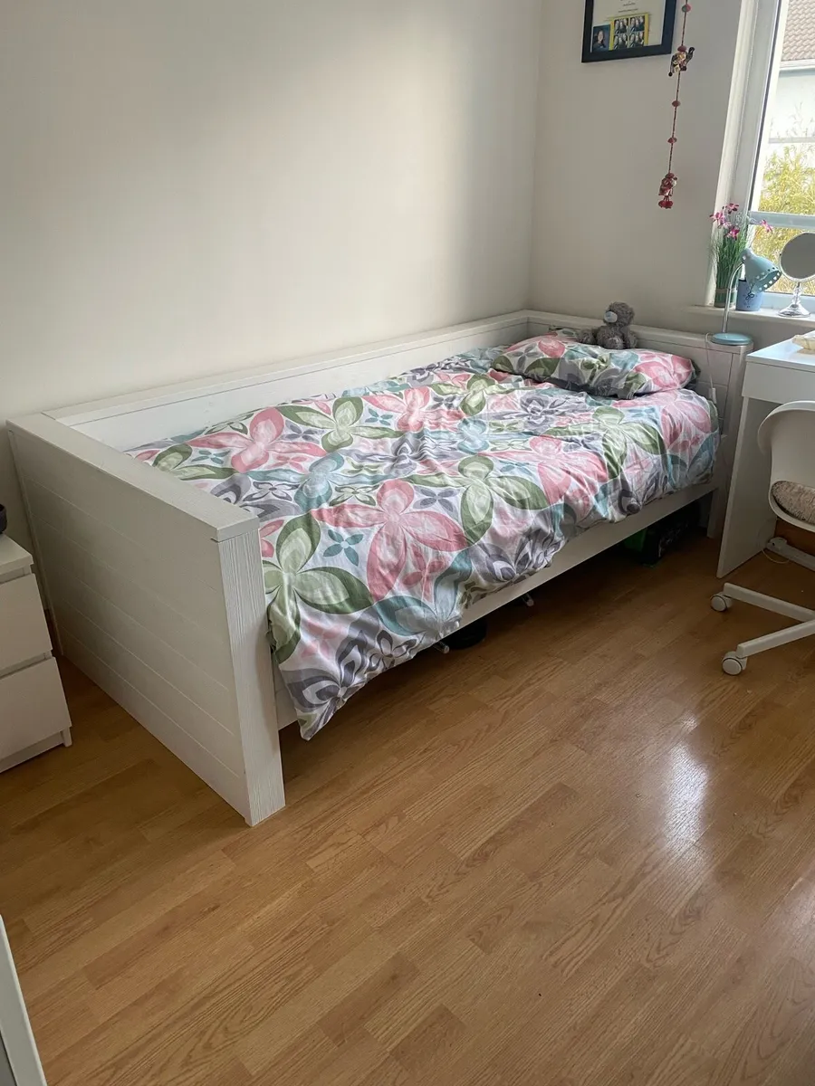 Bedroom set - Image 1