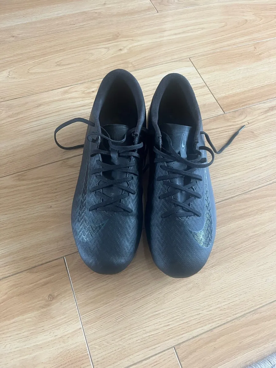 Football boots - Image 1