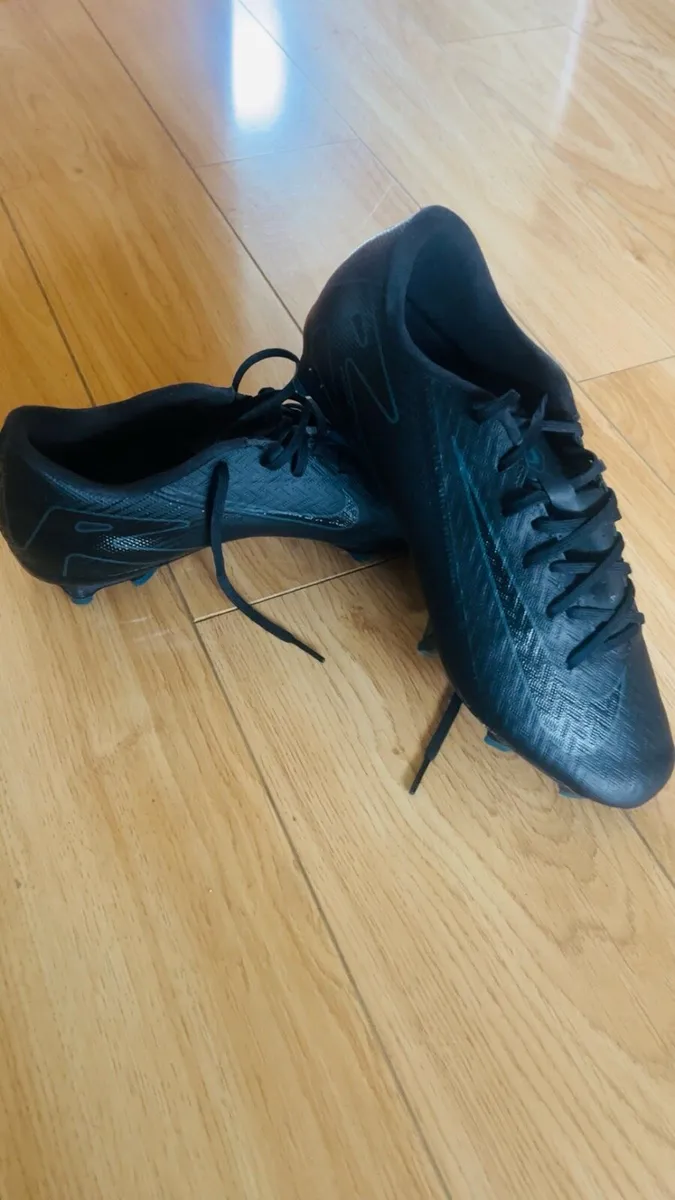 Football boots - Image 3