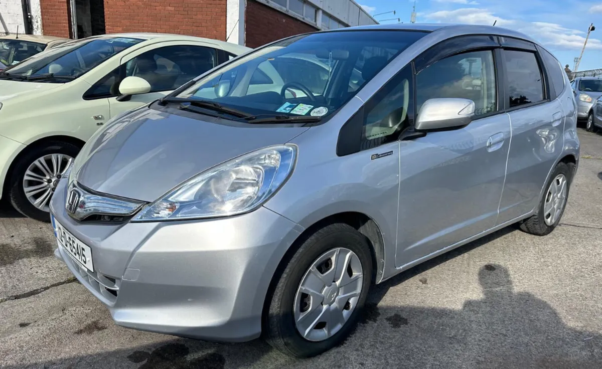 Honda Fit 2012 Auto Hybrid/ New Nct/ warranty. - Image 2