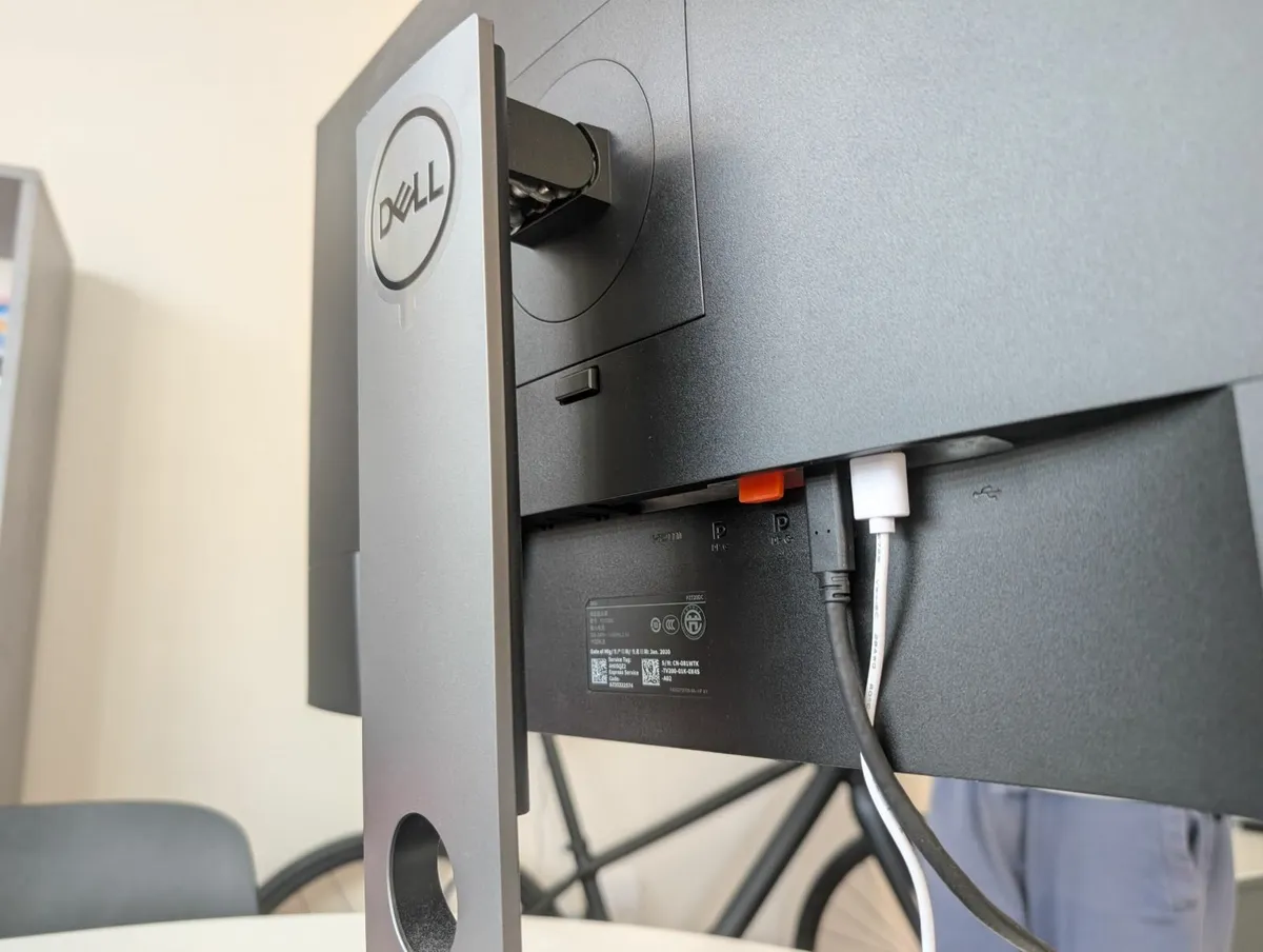 Dell P2720D 27 Inch Monitor - Image 2