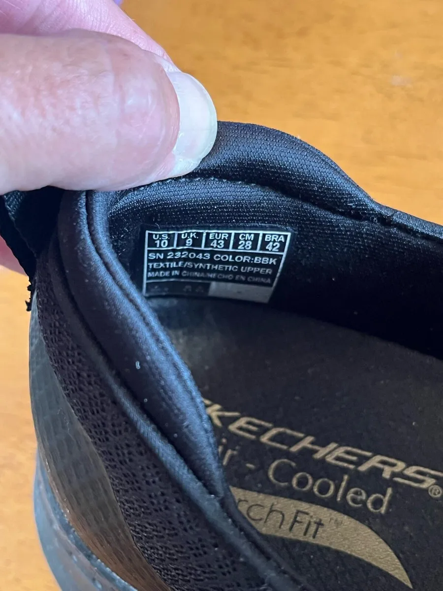 Skechers. Mens. Slip On. Arch Fit. Size 9. - Image 3