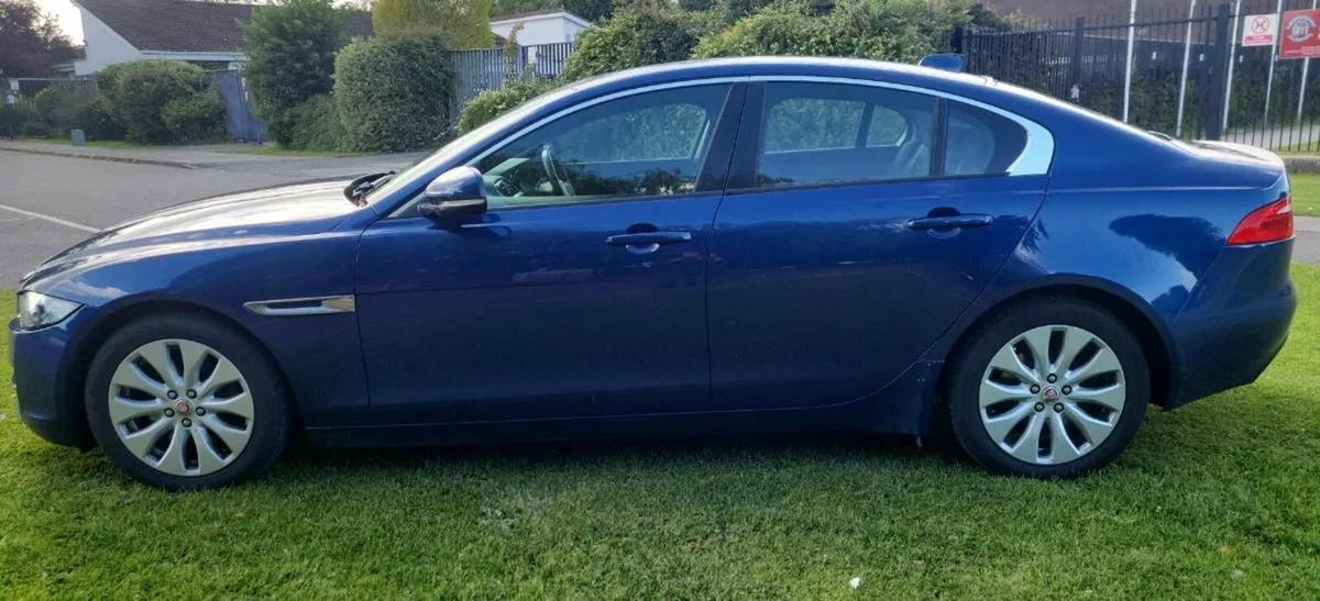 Jaguar XE - Image 4
