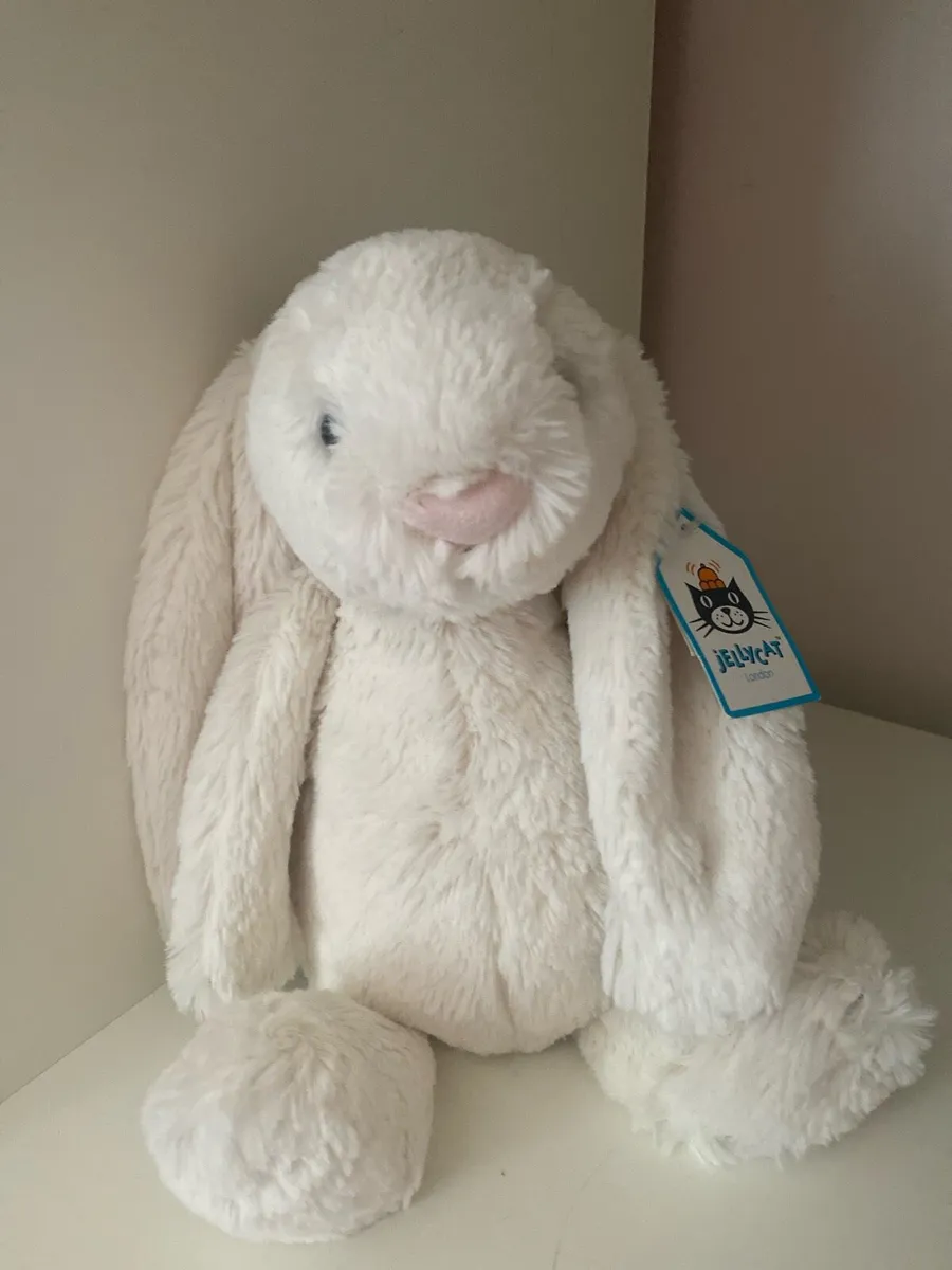 Jellycat Medium Cream Bashful Bunny - Image 1