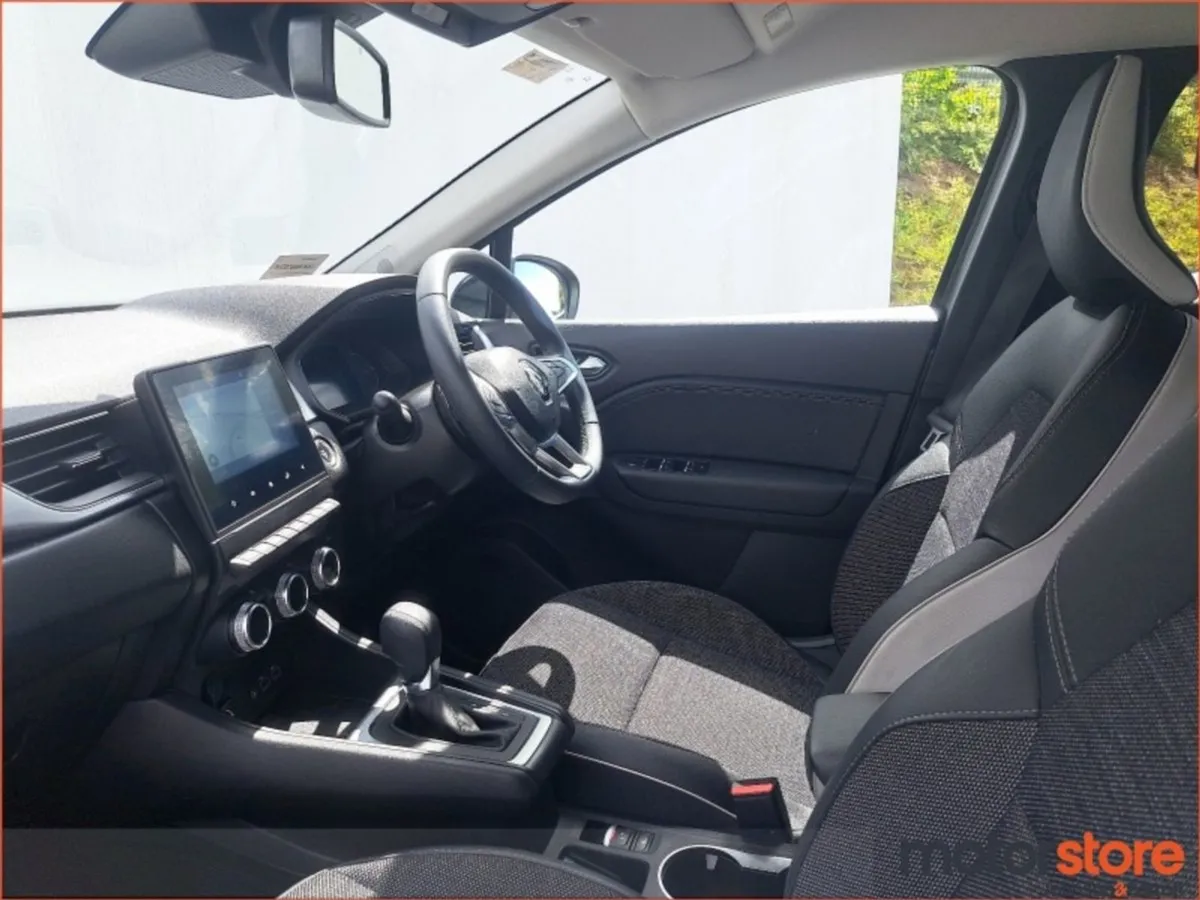 Renault Captur Automatic  1.3 Petrol  huge Spec / - Image 4