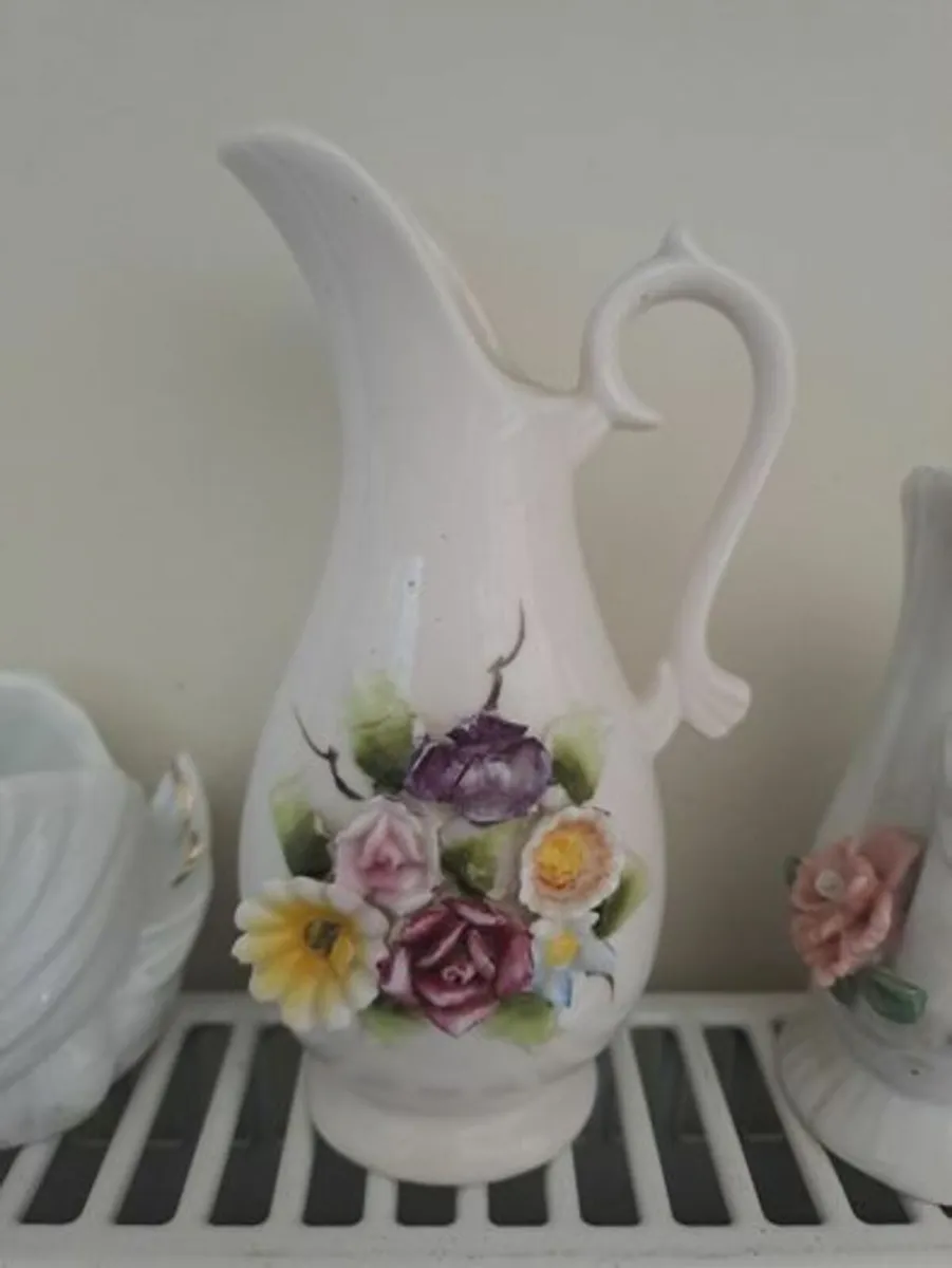 4 floral decorated vases - Image 3