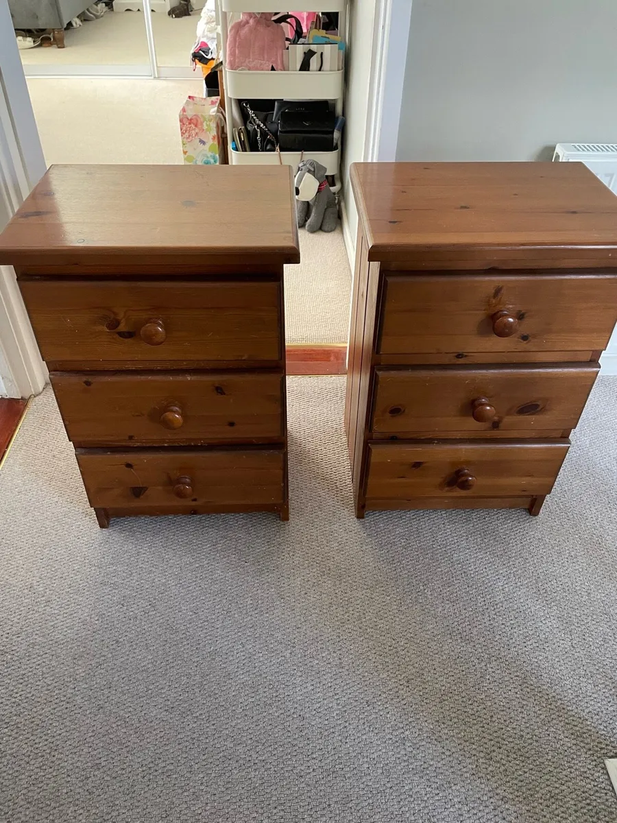 Matching 3 drawer pine bedside lockers - Image 1