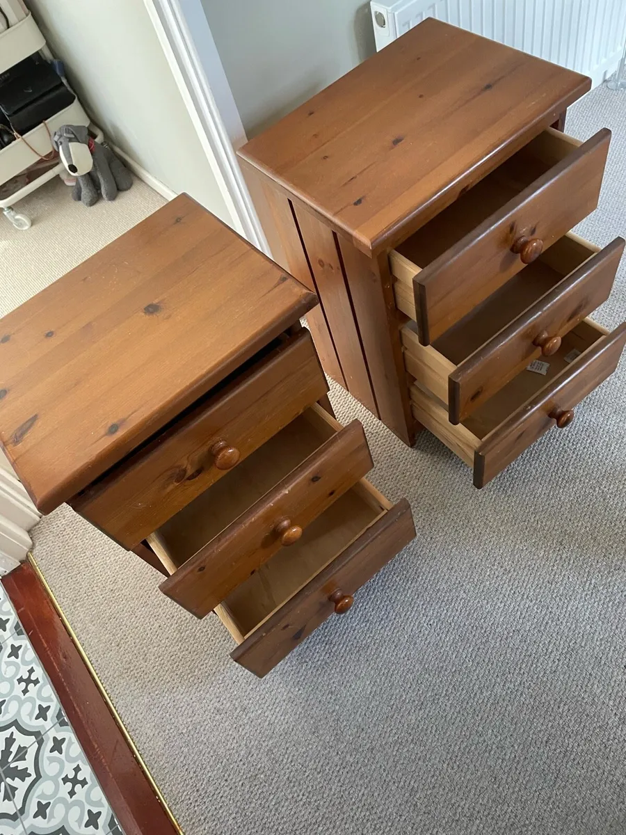 Matching 3 drawer pine bedside lockers - Image 2