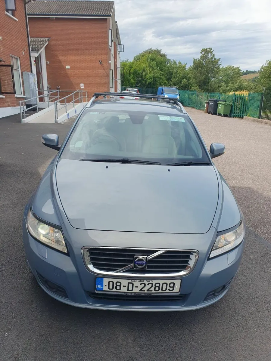 Volvo V50 2008 - Image 1