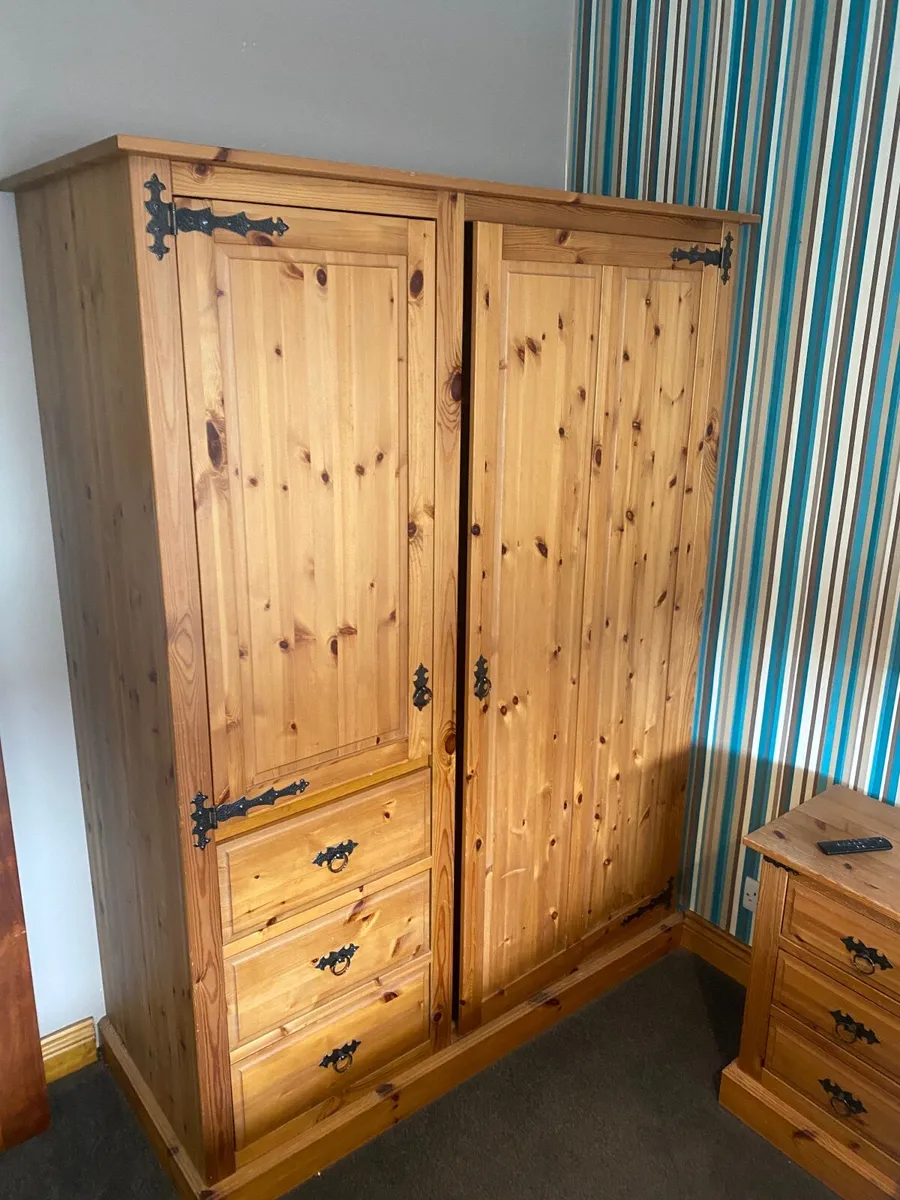 Wardrobe & matching lockers - Image 1