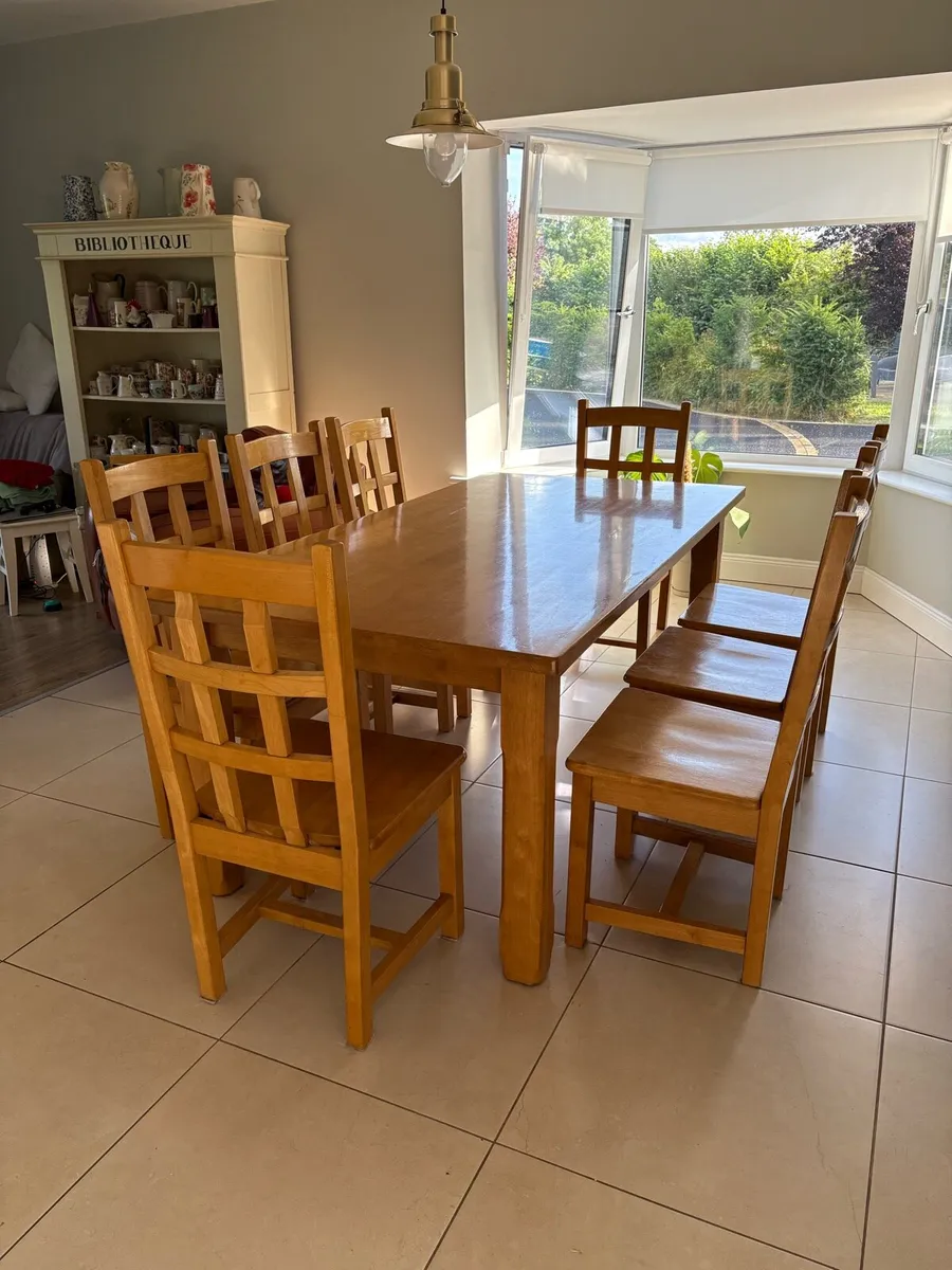 Dining room table - Image 1