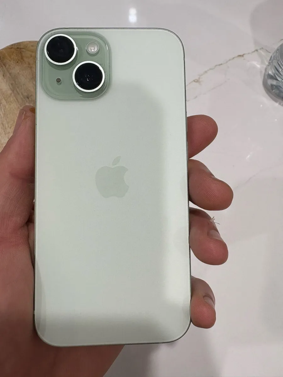 iPhone 15 - Image 3
