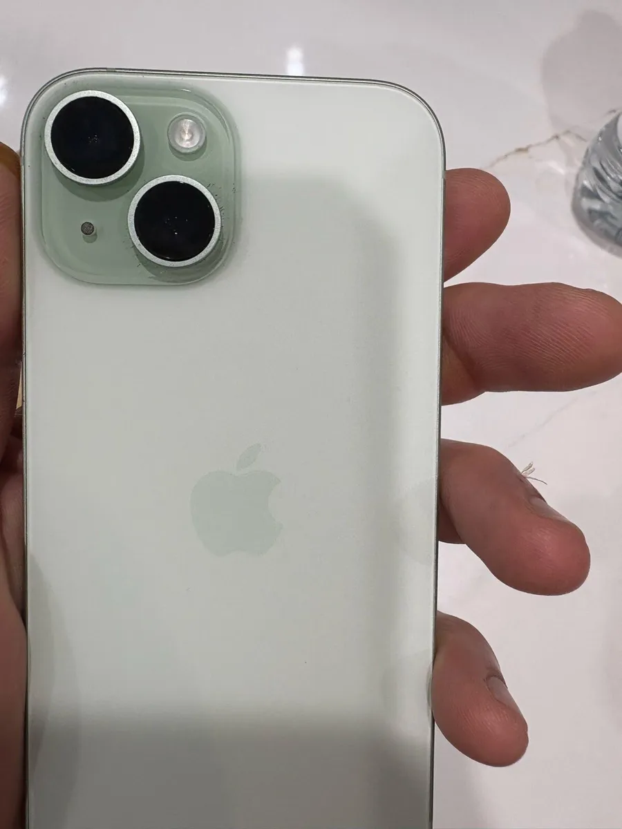 iPhone 15 - Image 4