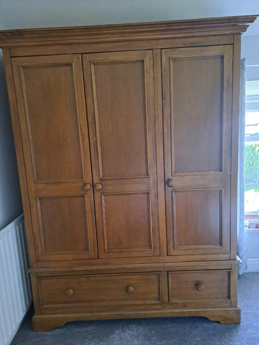 Solid wood bedroom furniture - Image 1