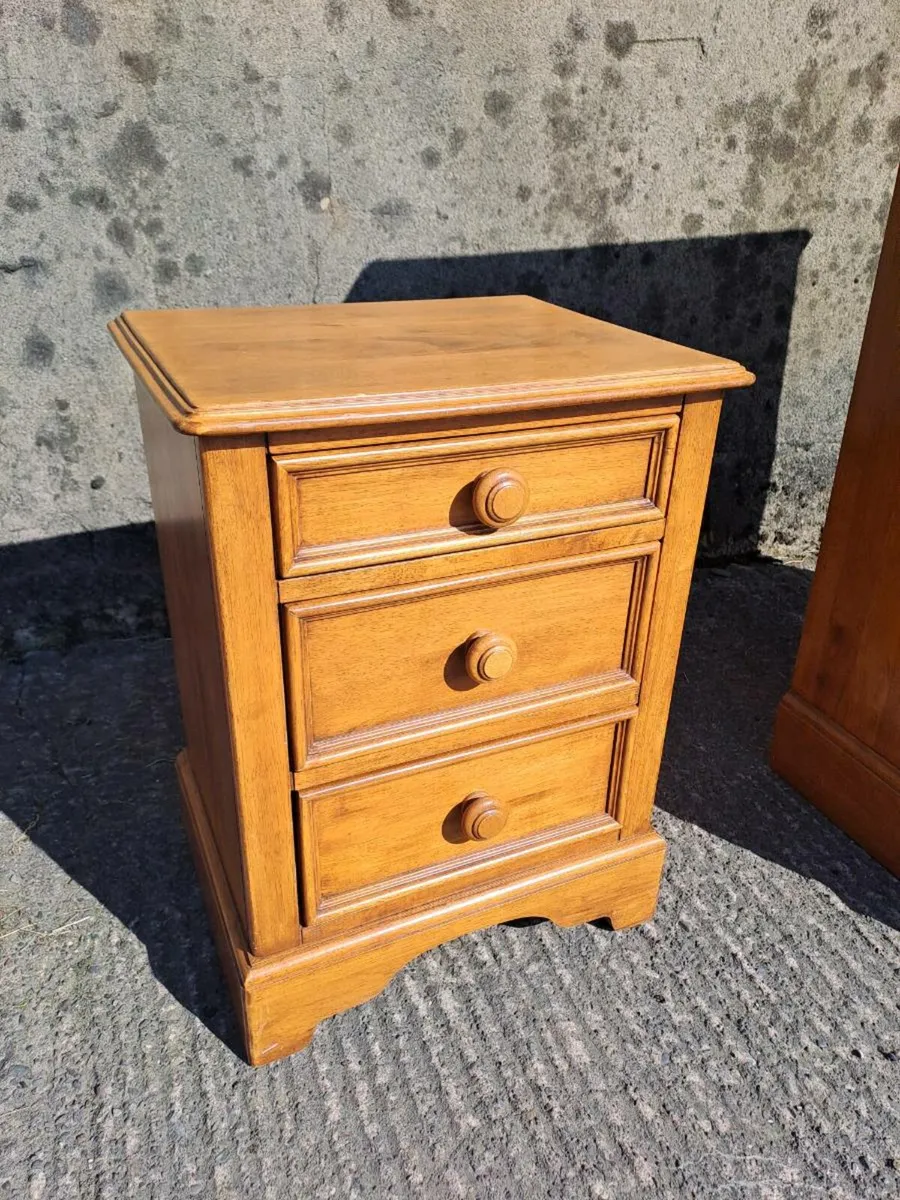 Solid wood bedroom furniture - Image 3