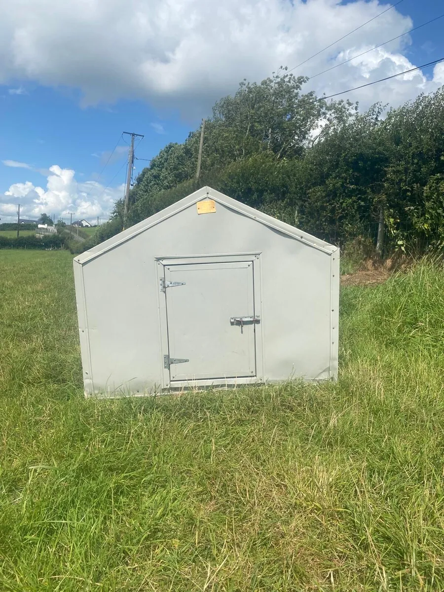 Dog kennel - Image 1