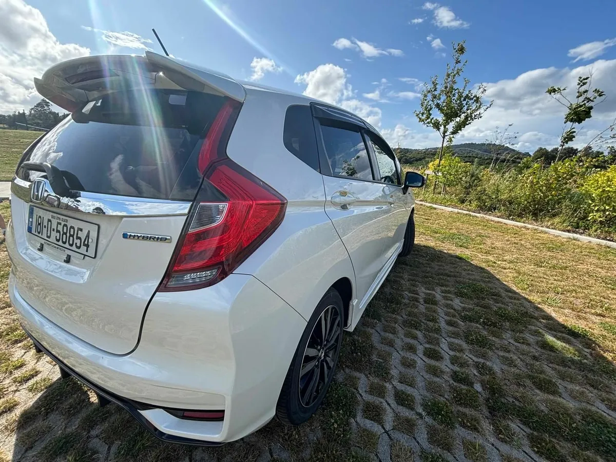 Honda Fit S Hybrid 2018 - Image 3