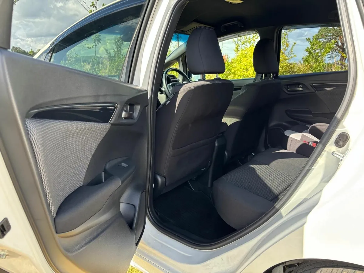 Honda Fit Sport 2018 - Image 2