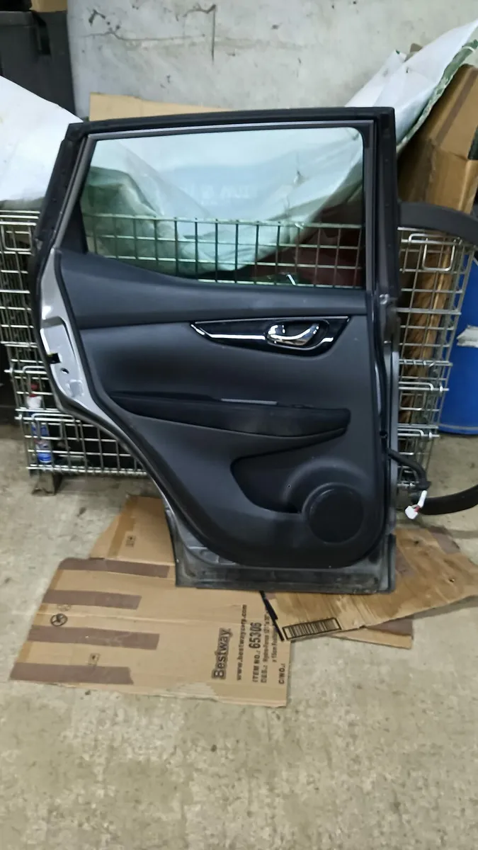 Car door - Image 2