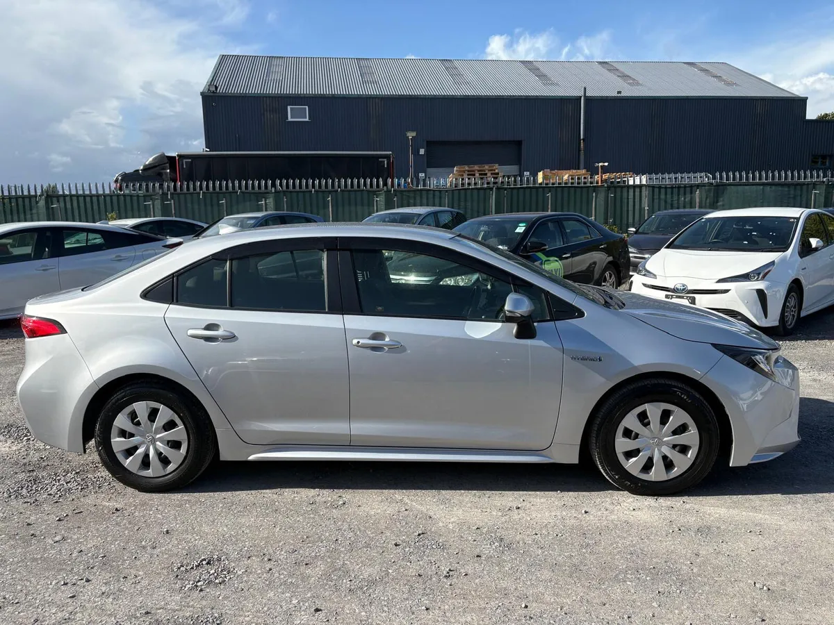 2020 Toyota Corolla 1.8 hybrid automatic saloon - Image 4
